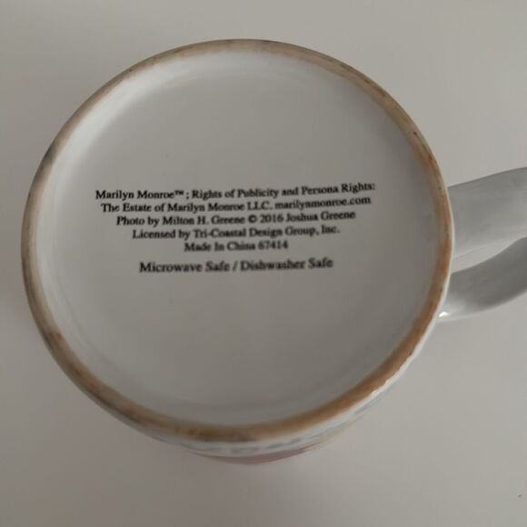 Marilyn Monroe coffee mug EUC - Picture 3 of 4